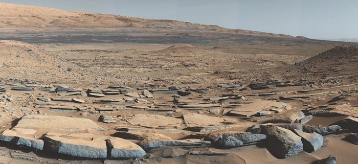 Why is Mars red? (Strata at Base of Mount Sharp © NASA/JPL-Caltech/MSSS)