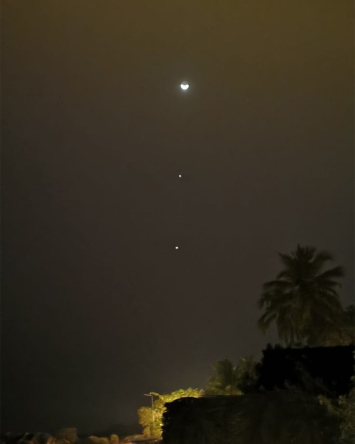 Crescent Moon and two planets in a line in the night's sky